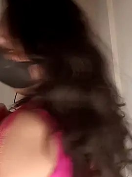 Snapshot of Love-priya chatting on November 20, 2025, 8:15 am Love-priya online show from November 20, 2025, 8:15 am