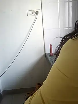 Snapshot of Love-priya chatting on January 5, 2025, 5:41 am Love-priya online show from January 5, 2025, 5:41 am