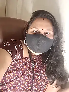 Snapshot of Love-priya chatting on February 18, 2026, 4:47 pm Love-priya online show from February 18, 2026, 4:47 pm