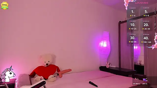 EvaUniporn online show from November 23, 2025, 5:23 pm