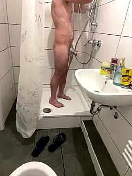 Snapshot of Miko075 chatting on December 18, 2025, 6:45 pm Miko075 online show from December 18, 2025, 6:45 pm