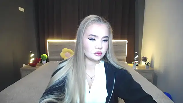 StacyYellig online show from October 7, 2025, 7:04 pm