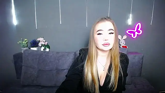 StacyYellig online show from April 24, 2026, 8:33 pm