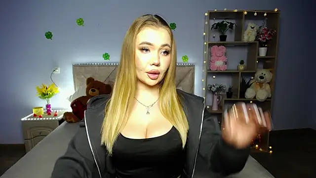 StacyYellig online show from March 17, 2025, 3:36 am