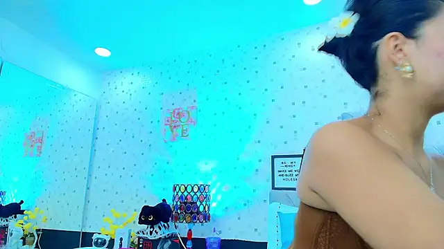 JulietaReyess online show from February 5, 2026, 11:50 am