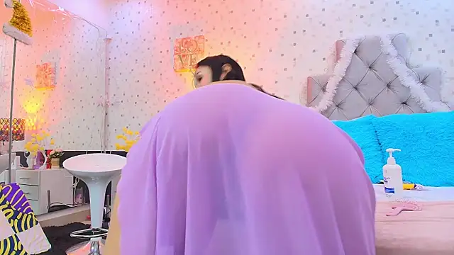 JulietaReyess online show from January 5, 2026, 5:27 pm