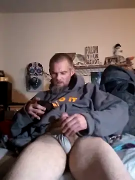 Snapshot of littleChop33 chatting on November 2, 2025, 12:48 am littleChop33 online show from November 2, 2025, 12:48 am