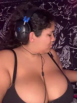 Snapshot of KittyLoroi chatting on October 22, 2025, 6:13 am KittyLoroi online show from October 22, 2025, 6:13 am