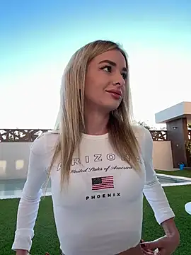 Snapshot of EvieEvans chatting on January 14, 2025, 4:18 pm EvieEvans online show from January 14, 2025, 4:18 pm