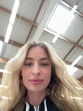 Snapshot of EvieEvans chatting on February 21, 2025, 3:54 pm EvieEvans online show from February 21, 2025, 3:54 pm