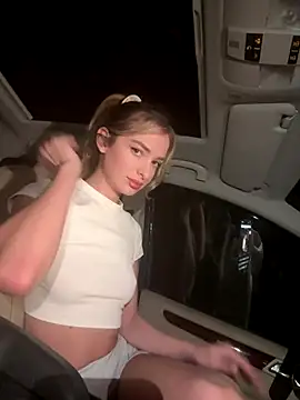 Snapshot of EvieEvans chatting on December 5, 2024, 9:55 pm EvieEvans online show from December 5, 2024, 9:55 pm