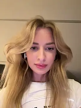 Snapshot of EvieEvans chatting on February 2, 2025, 8:51 pm EvieEvans online show from February 2, 2025, 8:51 pm