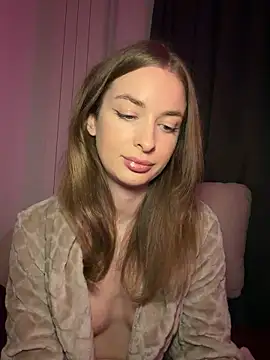 Snapshot of EvieEvans chatting on April 10, 2026, 8:27 pm EvieEvans online show from April 10, 2026, 8:27 pm