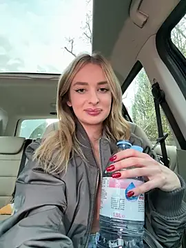 Snapshot of EvieEvans chatting on December 20, 2024, 3:21 pm EvieEvans online show from December 20, 2024, 3:21 pm