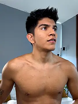 santiago 01 online show from November 6, 2025, 7:51 pm