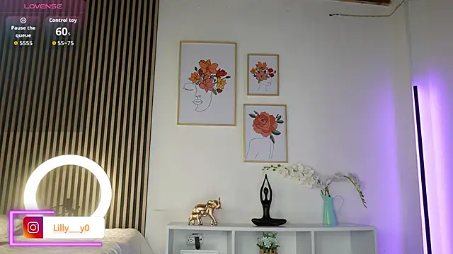 LillyDolls23 online show from November 13, 2025, 12:31 pm