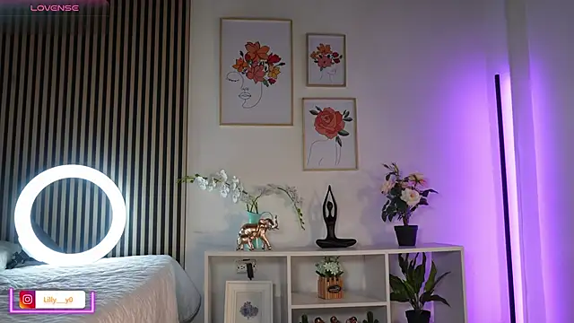 LillyDolls23 online show from April 2, 2026, 1:40 pm