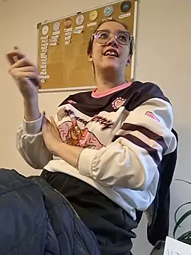 NaomiShimizu online show from April 17, 2026, 8:22 pm