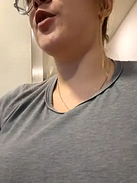 NaomiShimizu online show from March 15, 2026, 9:00 pm