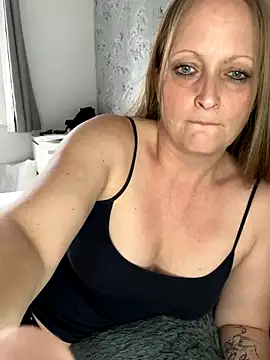 Snapshot of HoneyBluex chatting on September 26, 2025, 8:32 am HoneyBluex online show from September 26, 2025, 8:32 am