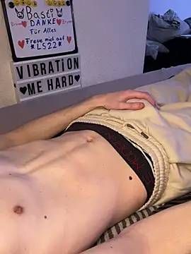 Snapshot of secret_dream415 chatting on March 12, 2025, 2:34 pm secret dream415 online show from March 12, 2025, 2:34 pm