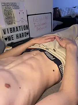 Snapshot of secret_dream415 chatting on September 15, 2025, 7:03 pm secret dream415 online show from September 15, 2025, 7:03 pm