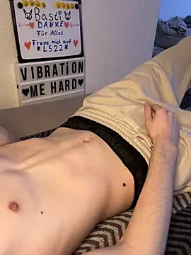 Snapshot of secret_dream415 chatting on March 9, 2025, 7:37 pm secret dream415 online show from March 9, 2025, 7:37 pm