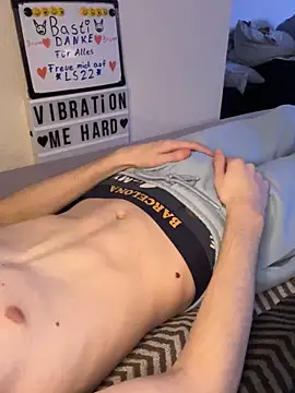 Snapshot of secret_dream415 chatting on February 19, 2025, 7:26 pm secret dream415 online show from February 19, 2025, 7:26 pm