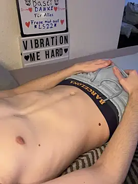 Snapshot of secret_dream415 chatting on February 14, 2025, 7:44 pm secret dream415 online show from February 14, 2025, 7:44 pm