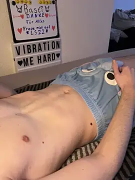 Snapshot of secret_dream415 chatting on February 26, 2025, 8:15 pm secret dream415 online show from February 26, 2025, 8:15 pm