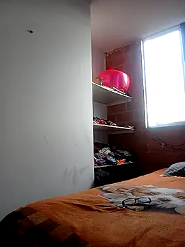 Cameron puppy online show from November 30, 2025, 9:59 pm