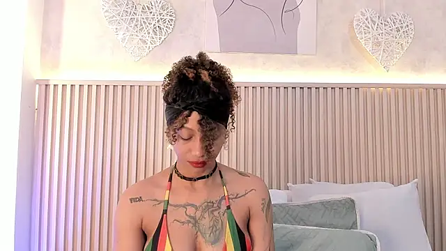 Snapshot of daiana_curly chatting on September 26, 2025, 8:05 pm daiana curly online show from September 26, 2025, 8:05 pm