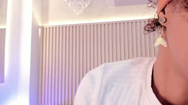 daiana curly online show from October 28, 2025, 7:24 pm