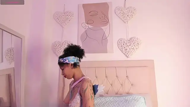 Snapshot of daiana_curly chatting on February 26, 2025, 1:00 pm daiana curly online show from February 26, 2025, 1:00 pm