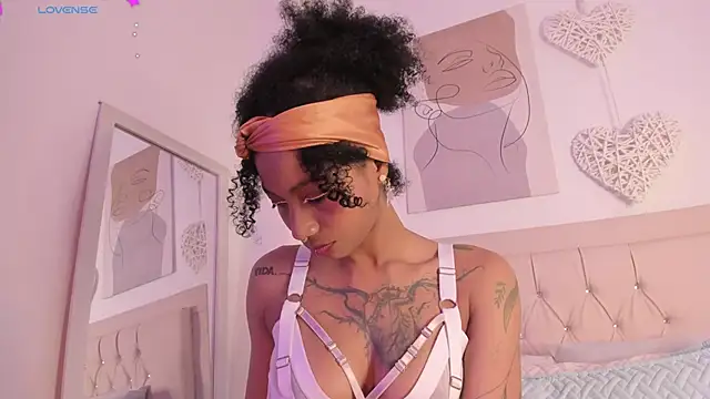 Snapshot of daiana_curly chatting on March 21, 2025, 3:46 pm daiana curly online show from March 21, 2025, 3:46 pm