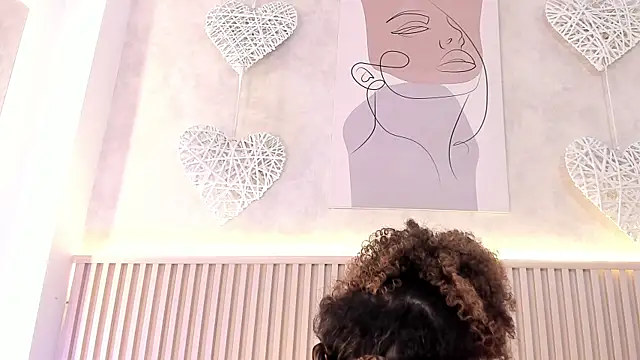 Snapshot of daiana_curly chatting on September 21, 2025, 7:41 pm daiana curly online show from September 21, 2025, 7:41 pm