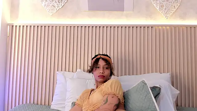 daiana curly online show from November 7, 2025, 8:02 pm