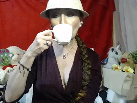 hottieperla online show from November 13, 2025, 7:07 pm