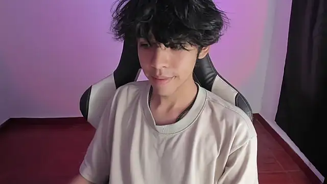 Snapshot of Alan26_ chatting on January 19, 2025, 1:10 am Alan26 online show from January 19, 2025, 1:10 am