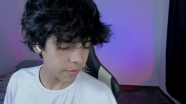 Snapshot of Alan26_ chatting on November 18, 2025, 2:27 am Alan26 online show from November 18, 2025, 2:27 am