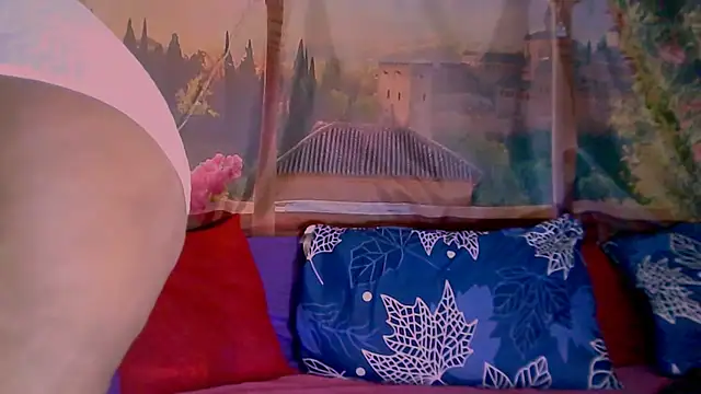 RoyalIndianCreamPuff online show from November 13, 2025, 6:34 pm