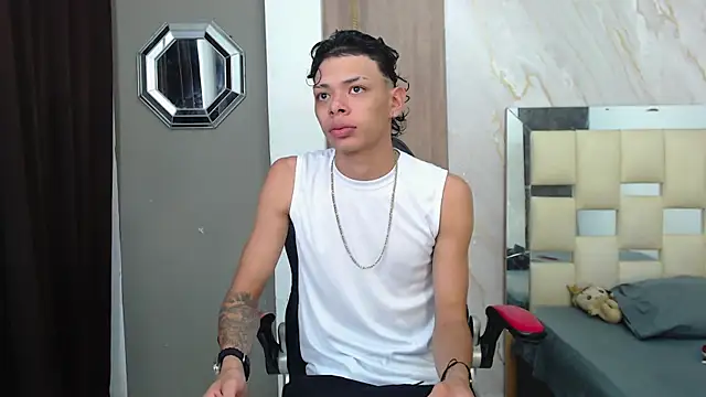 Snapshot of Harry_jhonsson chatting on May 14, 2026, 12:51 am Harry jhonsson online show from May 14, 2026, 12:51 am
