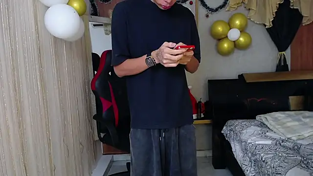 Snapshot of Harry_jhonsson chatting on November 16, 2025, 10:35 pm Harry jhonsson online show from November 16, 2025, 10:35 pm