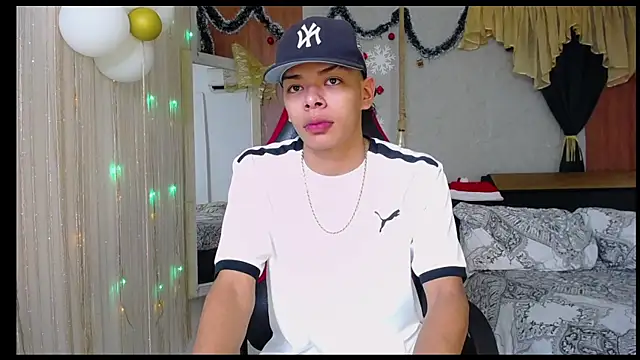 Snapshot of Harry_jhonsson chatting on December 18, 2025, 1:00 am Harry jhonsson online show from December 18, 2025, 1:00 am