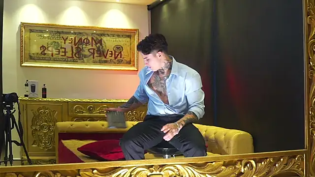 dantecoppolaa  online show from April 17, 2026, 11:18 pm