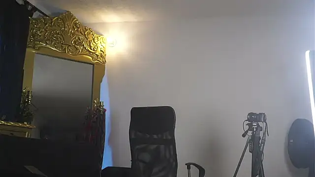 Snapshot of dantecoppolaa_ chatting on February 16, 2025, 10:00 pm dantecoppolaa online show from February 16, 2025, 10:00 pm
