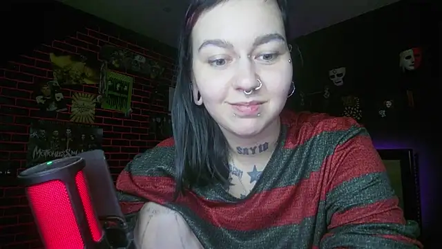 Snapshot of MoorderxDoll chatting on October 19, 2025, 7:16 pm MoorderxDoll online show from October 19, 2025, 7:16 pm