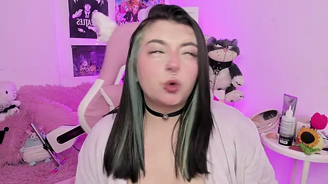 Snapshot of Sachi_Meow chatting on December 17, 2025, 5:40 pm Sachi Meow online show from December 17, 2025, 5:40 pm