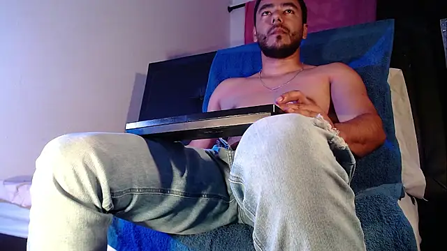 Snapshot of Tommhot chatting on November 12, 2025, 7:51 pm Tommhot online show from November 12, 2025, 7:51 pm