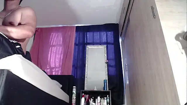 Snapshot of Tommhot chatting on September 10, 2025, 8:19 pm Tommhot online show from September 10, 2025, 8:19 pm